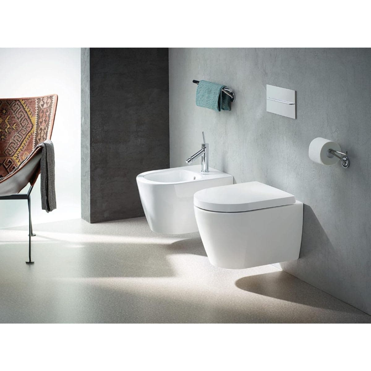 Duravit Front Toilet Seat with Soft Close - White thumbnail 2